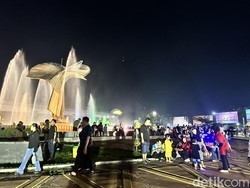 Malam Tahun Baru di Bundaran Jakabaring Tetap Ramai Meski Tanpa Kembang Api