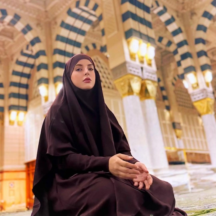 <p>Menyambut tahun 2026, Tasya Farasya mengawali lembaran baru dengan caa yang berbeda. Ia diketahui mengisi awal tahunnya dengan menunaikan ibadah umrah ke Tanah Suci. (Foto: Instagram @tasyafarasya)</p>