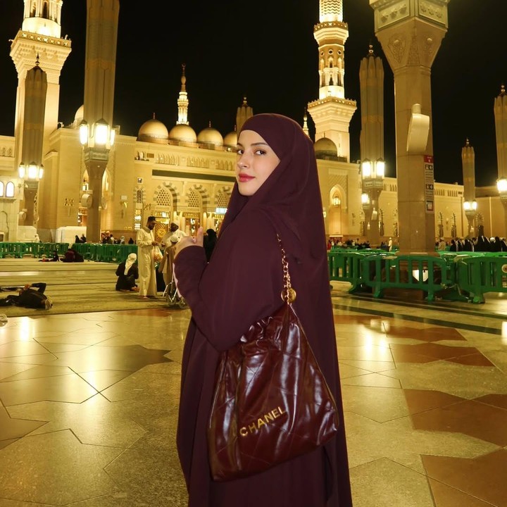 <p>Dalam unggahan yang lain, Tasya mencurahkan isi hatinya yang mengaku pasrah dengan takdir Tuhan. &ldquo;Aku berhenti ribut sama takdir, aku titipkan semuanya ke Allah. Gabisa berkata-kata, Allah udah tau semuanya,&rdquo; ungkapnya.&nbsp;(Foto: Instagram @tasyafarasya)</p>