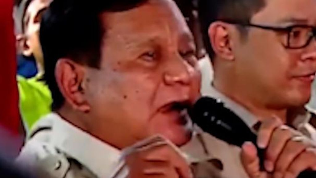 Momen Prabowo Rayakan Tahun Baru di Posko Pengungsian Tapanuli Selatan