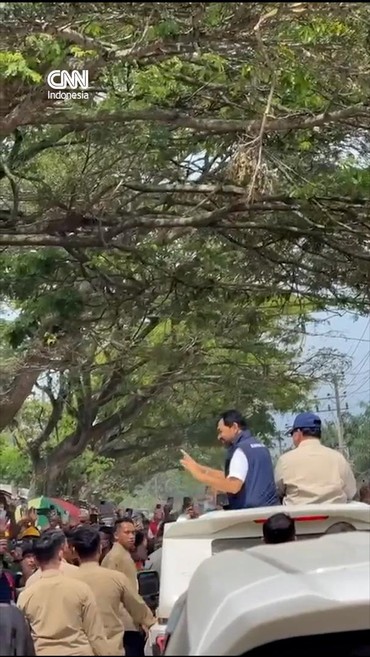 Satu Mobil Dengan Mualem, Prabowo Disambut Warga Aceh Tamiang