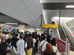 Ari Warga Pluit Manfaatkan Tarif Rp 1 MRT, Ajak Keluarga Main ke Blok M