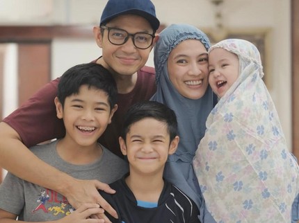 5 Potret Anak-Anak Alyssa Soebandono & Dude Harlino, Si Bungsu Aulia Bikin Gemas