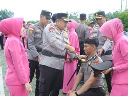 Dihadiri Keluarga, Puluhan Personel Polres Meranti Naik Pangkat
