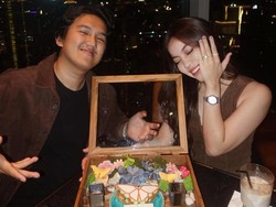 Tahun Baru Status Baru, 7 Momen Bahagia Frislly Herlind Dilamar Difa Ryansyah
