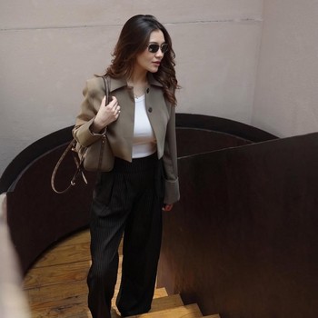 Get The Look: Inspirasi Outfit Casual untuk Kembali ke Kantor ala Aaliyah Massaid