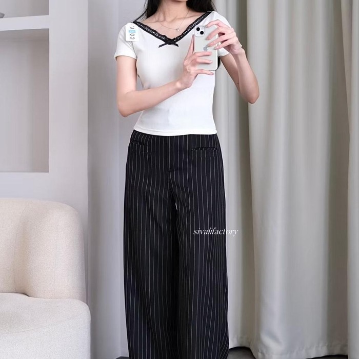 Get The Look: Inspirasi Outfit Casual ke Kantor ala Aaliyah Massaid