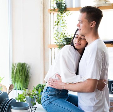 Kebiasaan 5 Menit yang Bisa Bikin Hubungan dengan Pasangan Serasa Baru Lagi