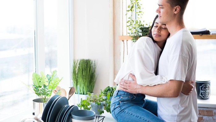 Kebiasaan 5 Menit yang Bisa Bikin Hubungan dengan Pasangan Serasa Baru Lagi