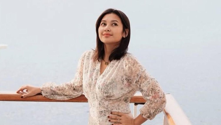 Indah Permatasari Beri Kado Spesial untuk Mertua