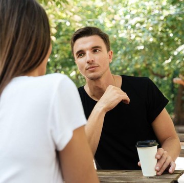 5 Kalimat Sehari-hari yang Diam-Diam Bisa Menjatuhkan Kepercayaan Diri Pria