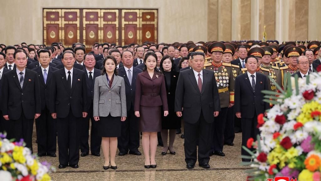 Sinyal Penerus Sang Ayah, Putri Kim Jong Un Perdana Tengok Makam Buyut