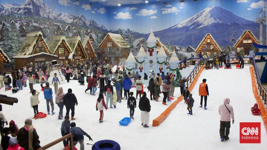 FOTO: Liburan "Winter" Tanpa Harus Ke Luar Negeri di Trans Snow World