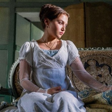 Mia McKenna-Bruce Ngaku Bukan Fans The Beatles Saat Terima Peran Film Biopik