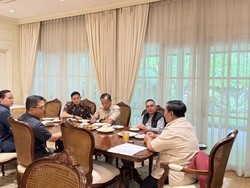 Prabowo Panggil Dasco hingga Sugiono ke Widya Chandra, Bahas Apa?