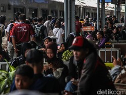 Video: Arus Balik Libur Nataru, Stasiun Pasar Senen Dipadati Penumpang