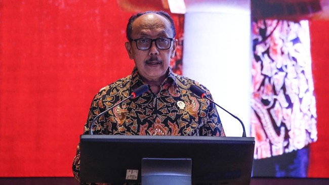 Eks karyawan yang pernah ungkap dugaan korupsi di tubuh Pelindo, Ermanto Usman, tewas terbunuh di rumahnya. Sejauh ini diduga pelaku adalah pencuri.