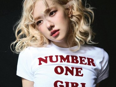 7 Potret Visual Rose BLACKPINK Dinobatkan Jadi Wanita Tercantik Dunia 2025