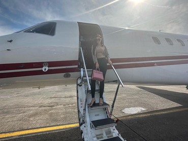 7 Gaya Hedon Selebgram Safa Marwah, Naik Privat Jet Sambil Tenteng Tas Hermes
