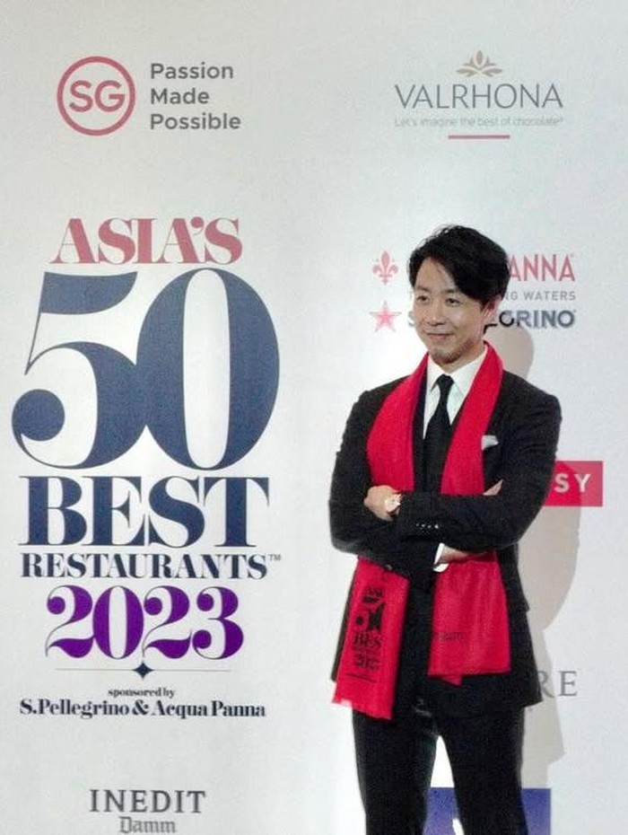 Usai akhirnya bergabung di Culinary Class Wars 2, tak sedikit netizen yang mendukungnya dan berharap sang chef bisa menjadi pemenang. Bagaimana menurut kamu, Beauties?/ Foto: instagram.com/jw.sson