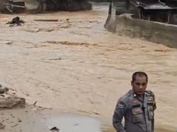 Sungai Aek Doras di Sibolga Meluap Akibat Hujan Deras, Warga Diimbau Waspada