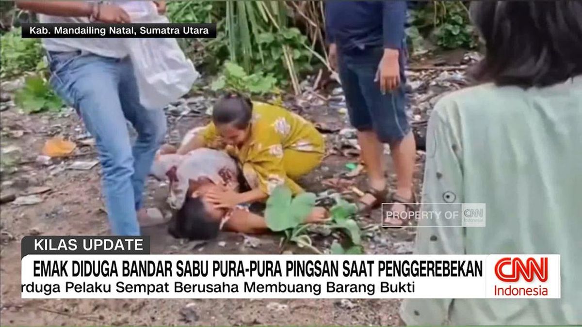 VIDEO: Emak Diduga Bandar Sabu Pura-Pura Pingsan Saat Penggerebekan