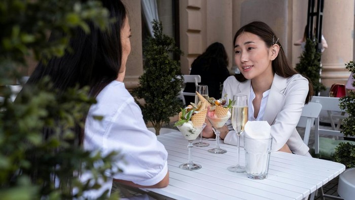 Kalimat “Tidak apa-apa kalau itu yang kamu rasakan”. Kalimat ini memvalidasi perasaan orang lain.