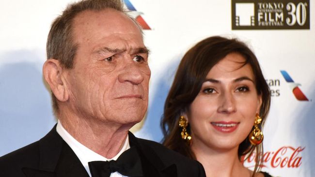Anak perempuan dari aktor senior Tommy Lee Jones, Victoria, ditemukan meninggal dunia dalam usia 34 tahun.