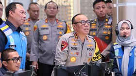 Pantau Command Center, Wakapolri Pastikan Arus Lalin Nataru Kondusif