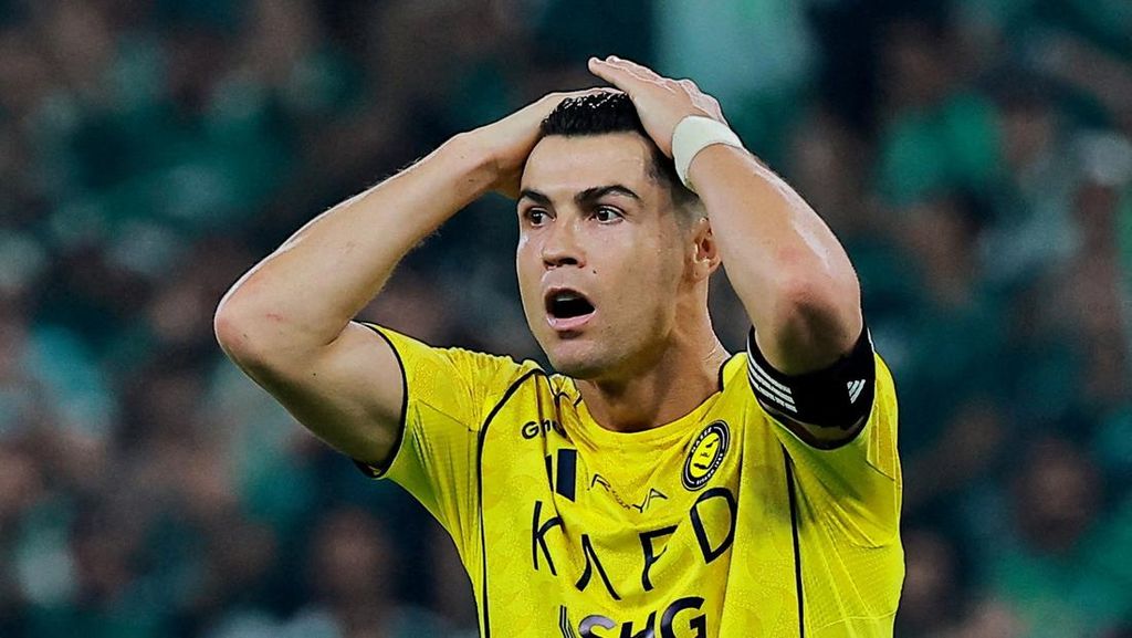 FOTO: Ronaldo Gagal Cetak Gol, Al Nassr Telan Kekalahan Perdana