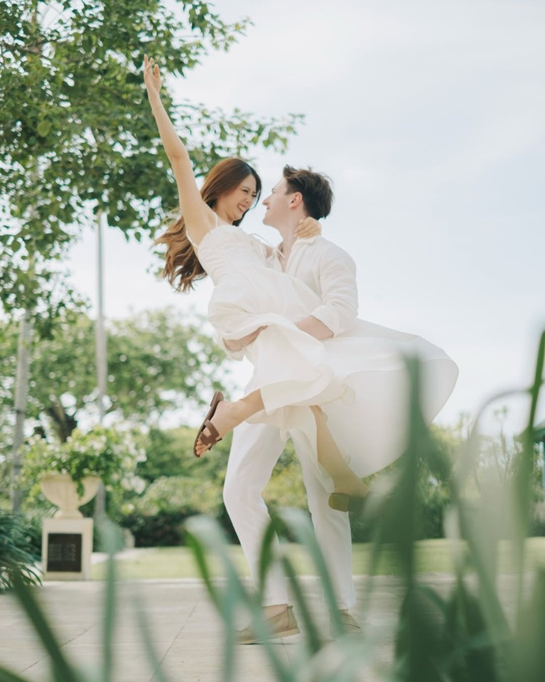 Alastair 'Mas Bule' melamar Jennifer Christie