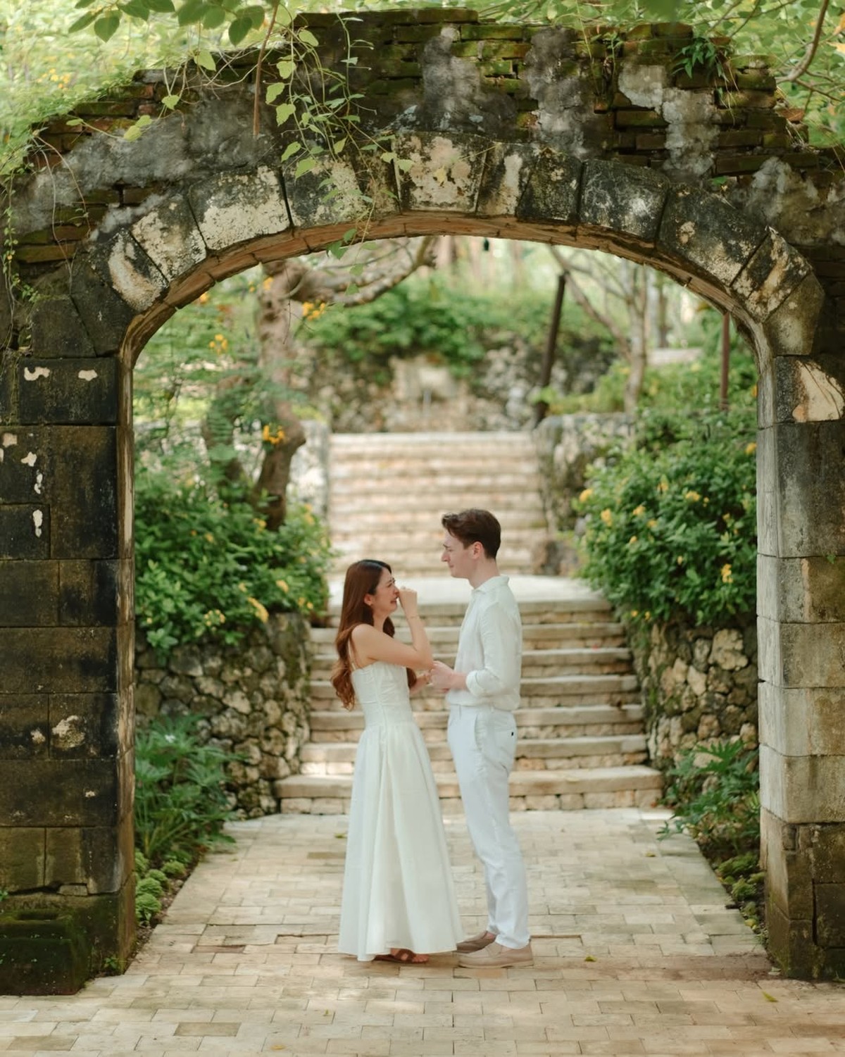 Alastair 'Mas Bule' melamar Jennifer Christie