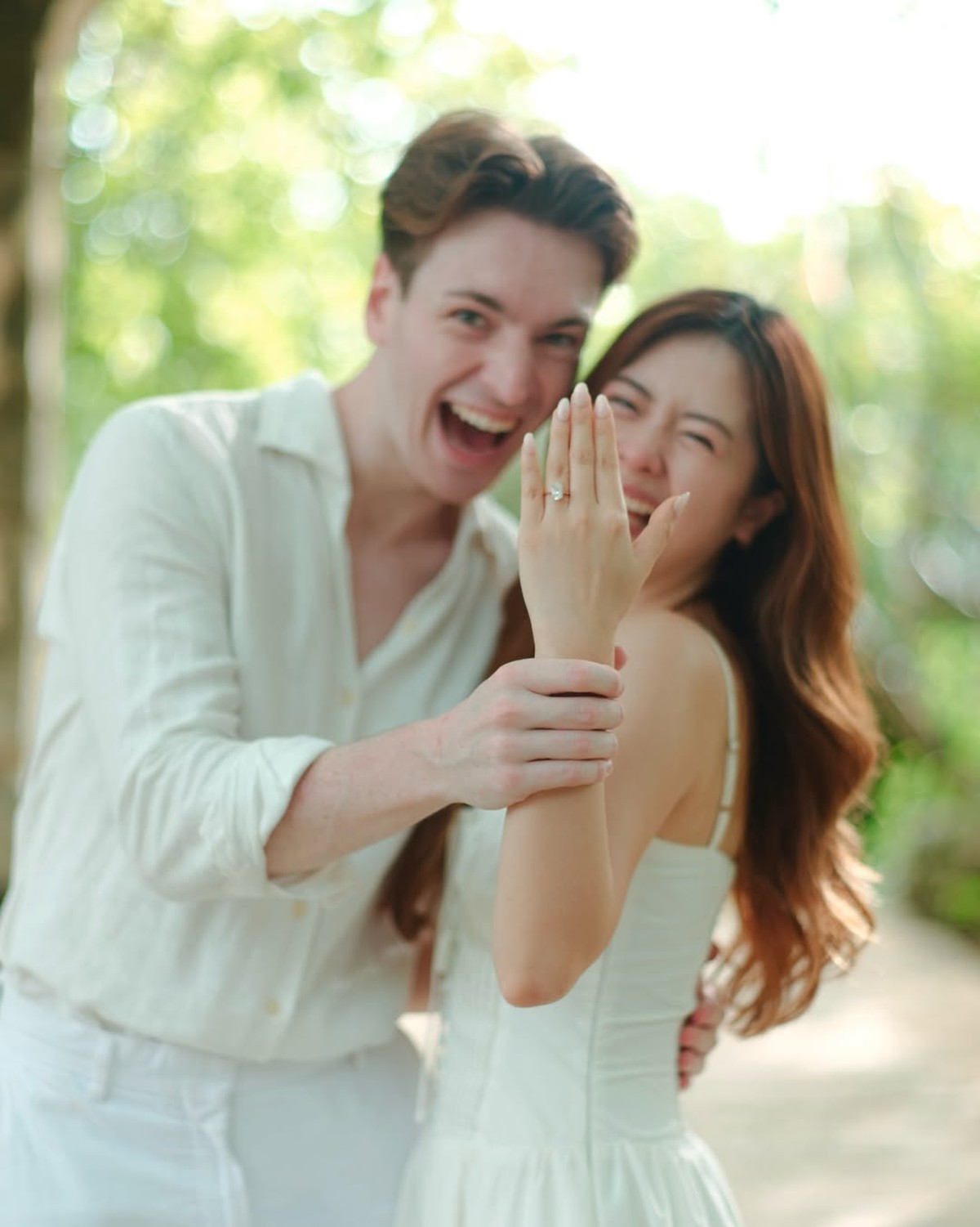 Alastair 'Mas Bule' melamar Jennifer Christie