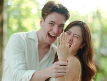 7 Potret Romantis Alastair 'Mas Bule' Lamar Jennifer Christie di Bali