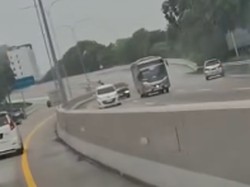 Geger Avanza Lawan Arah di Tol, Pakai Bahu Jalan Nyaris Hantam Mobil Lain!