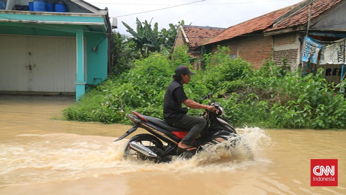 Banjir di Cilegon-Serang: Jalan Menuju Anyer dan Masjid Agung Terendam