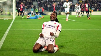 FOTO: AC Milan ke Puncak Klasemen Usai Menang Tipis