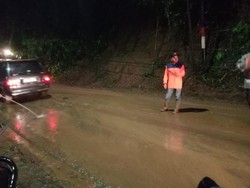 Jalur Malang-Kediri Diterjang Longsor, Arus Lalin Buka Tutup