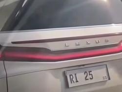 Viral Lexus Berpelat RI 25 Potong Antrean di Gerbang Tol