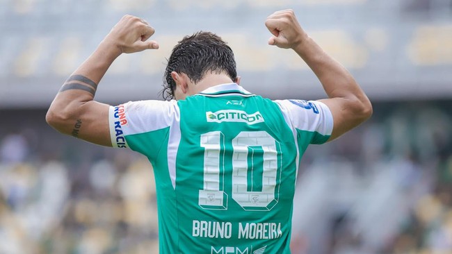 Persebaya menundukkan Madura United dalam pekan ke-16 Super League 2025/2026 di Gelora Ratu Pamelingan, Pamekasan, Jawa Timur, Sabtu (3/1).