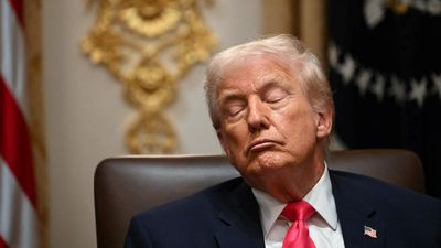 Trump Ancam Getok Tarif 25 Persen ke Negara Mitra Iran