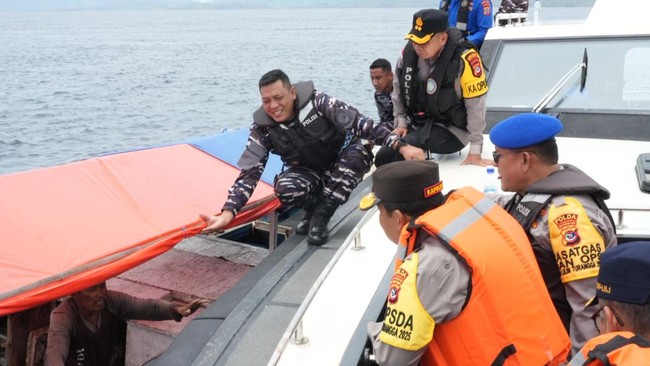 Basarnas perpanjang pencarian tiga turis Spanyol yang masih hilang  di Labuan Bajo. Selain itu, Polda NTT melakukan penyidikan kasus kapal karam itu.