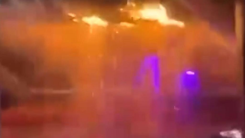 Detik-detik Api Melahap Bar di Swiss, Tewaskan 40 Orang