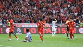 Pelatih Persija Senyum Genit Pemainnya Tak Takut Atmosfer Persib