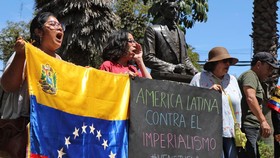 Diaspora Venezuela di Ekuador Turun ke Jalan Rayakan Maduro Ditangkap