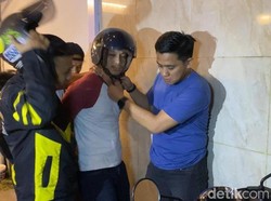 2 Pria di Makassar Rampok-Aniaya Sopir Taksi Online Usai Order via WA