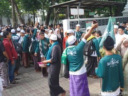 Antusiasme Peserta Napak Tilas Pendirian NU di Makam Sunan Ampel Surabaya