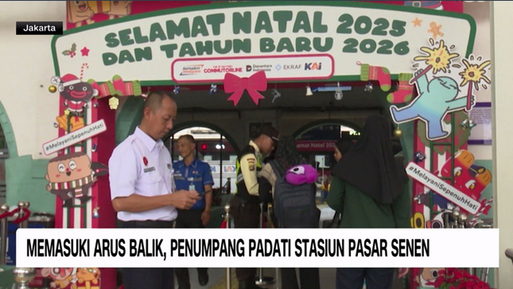 VIDEO: Memasuki Arus Balik, Penumpang Padati Stasiun Pasar Senen