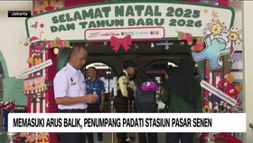 VIDEO: Memasuki Arus Balik, Penumpang Padati Stasiun Pasar Senen
