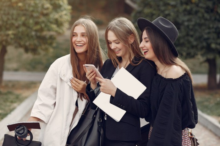 Libra, Scorpio, dan Sagittarius memulai tahun dengan fokus pada komunikasi, nilai hidup, dan kestabilan finansial./ Foto: freepik.com/prostooleh